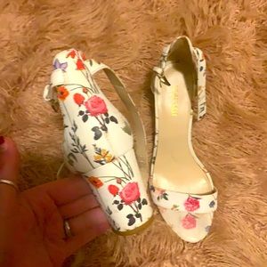🌸 Well Worn Floral Nine West Heels